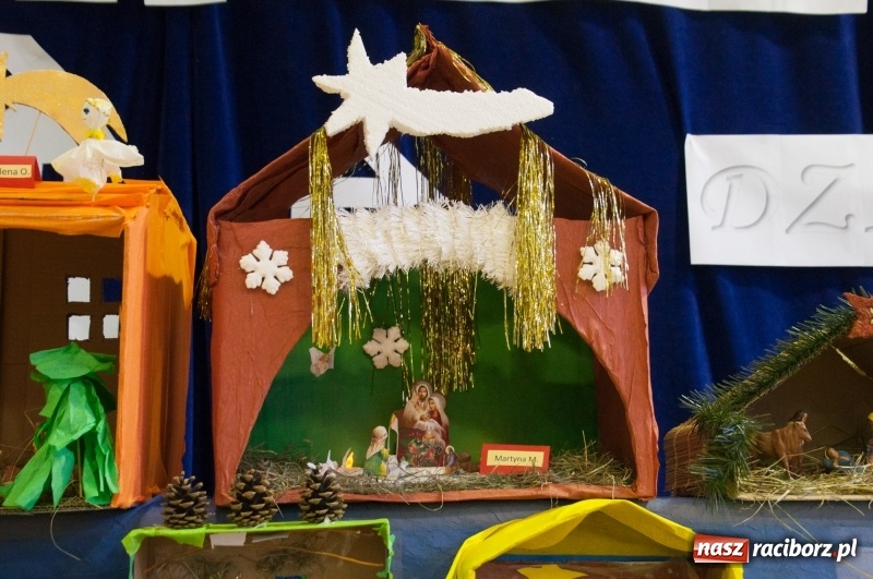 Zdjęcie w galerii na portalu naszraciborz.pl: Śpiewajmy i grajmy Dzieciątku – bożonarodzeniowy kiermasz w szkole w Sudole wiadomości z regionu