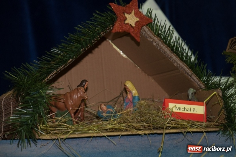 Zdjęcie w galerii na portalu naszraciborz.pl: Śpiewajmy i grajmy Dzieciątku – bożonarodzeniowy kiermasz w szkole w Sudole wiadomości z regionu