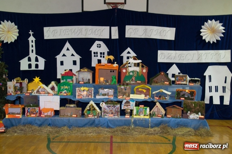 Zdjęcie w galerii na portalu naszraciborz.pl: Śpiewajmy i grajmy Dzieciątku – bożonarodzeniowy kiermasz w szkole w Sudole wiadomości z regionu