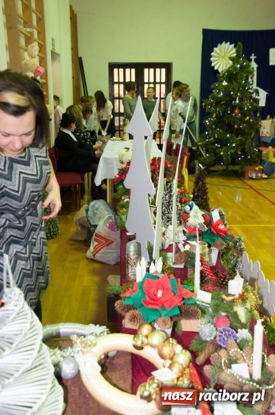 Zdjęcie w galerii na portalu naszraciborz.pl: Śpiewajmy i grajmy Dzieciątku – bożonarodzeniowy kiermasz w szkole w Sudole wiadomości z regionu