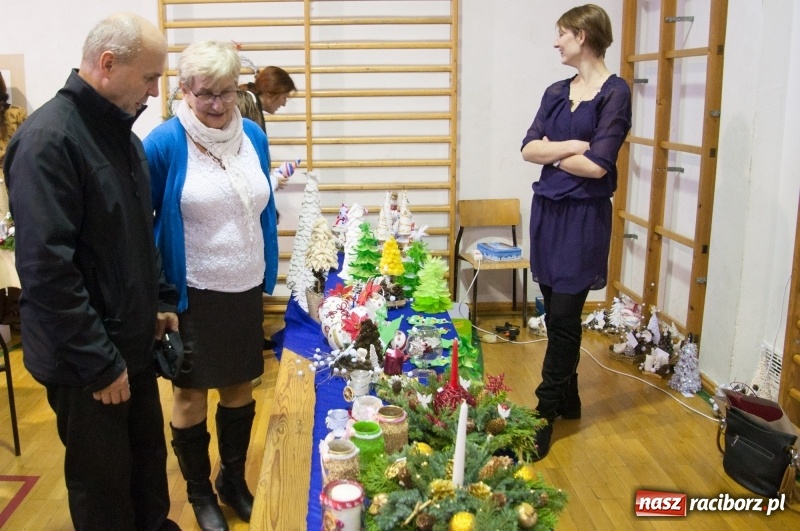 Zdjęcie w galerii na portalu naszraciborz.pl: Śpiewajmy i grajmy Dzieciątku – bożonarodzeniowy kiermasz w szkole w Sudole wiadomości z regionu
