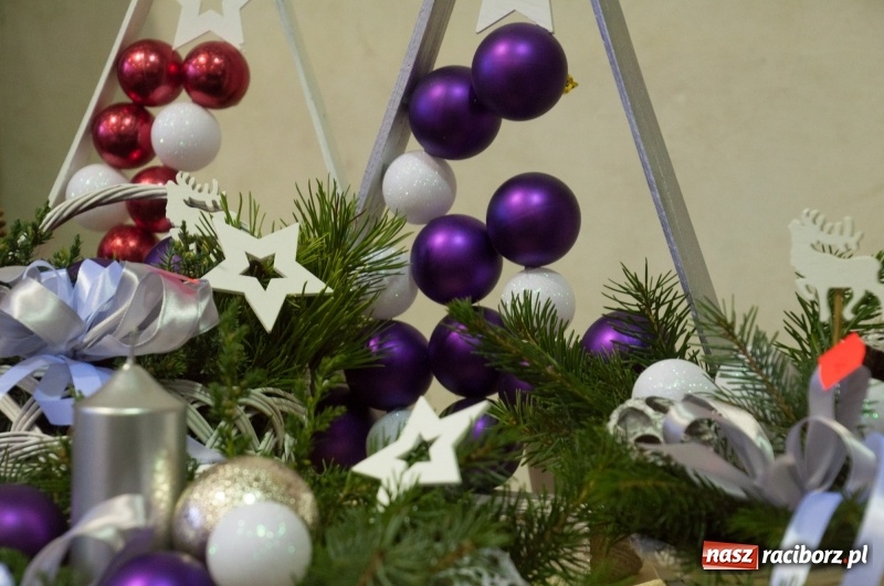 Zdjęcie w galerii na portalu naszraciborz.pl: Śpiewajmy i grajmy Dzieciątku – bożonarodzeniowy kiermasz w szkole w Sudole wiadomości z regionu