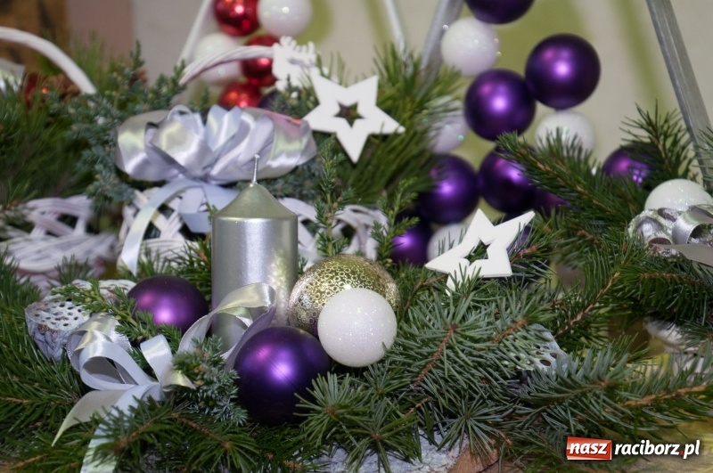 Zdjęcie w galerii na portalu naszraciborz.pl: Śpiewajmy i grajmy Dzieciątku – bożonarodzeniowy kiermasz w szkole w Sudole wiadomości z regionu