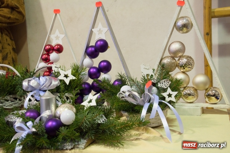 Zdjęcie w galerii na portalu naszraciborz.pl: Śpiewajmy i grajmy Dzieciątku – bożonarodzeniowy kiermasz w szkole w Sudole wiadomości z regionu