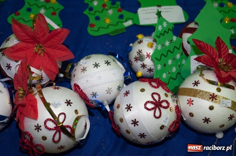 Zdjęcie w galerii na portalu naszraciborz.pl: Śpiewajmy i grajmy Dzieciątku – bożonarodzeniowy kiermasz w szkole w Sudole wiadomości z regionu