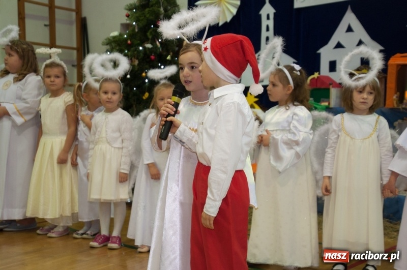 Zdjęcie w galerii na portalu naszraciborz.pl: Śpiewajmy i grajmy Dzieciątku – bożonarodzeniowy kiermasz w szkole w Sudole wiadomości z regionu