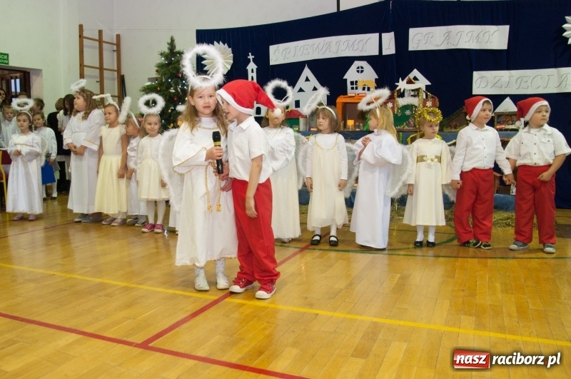 Zdjęcie w galerii na portalu naszraciborz.pl: Śpiewajmy i grajmy Dzieciątku – bożonarodzeniowy kiermasz w szkole w Sudole wiadomości z regionu