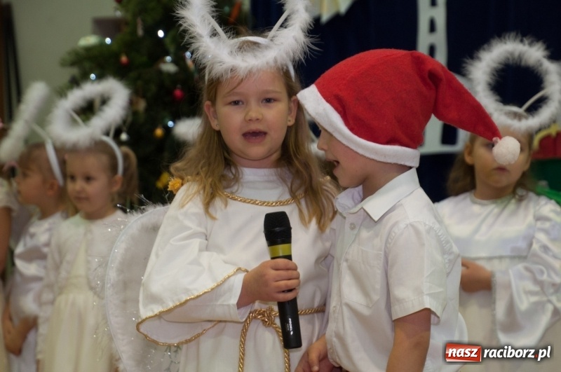 Zdjęcie w galerii na portalu naszraciborz.pl: Śpiewajmy i grajmy Dzieciątku – bożonarodzeniowy kiermasz w szkole w Sudole wiadomości z regionu