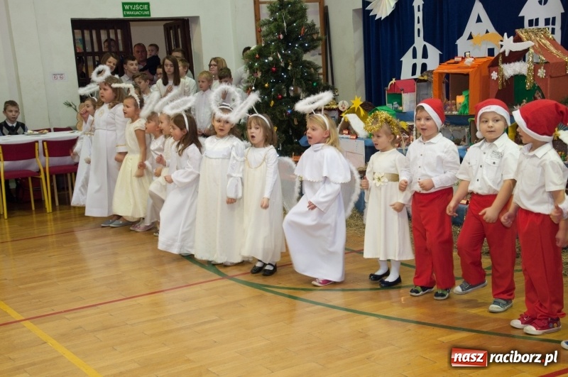 Zdjęcie w galerii na portalu naszraciborz.pl: Śpiewajmy i grajmy Dzieciątku – bożonarodzeniowy kiermasz w szkole w Sudole wiadomości z regionu