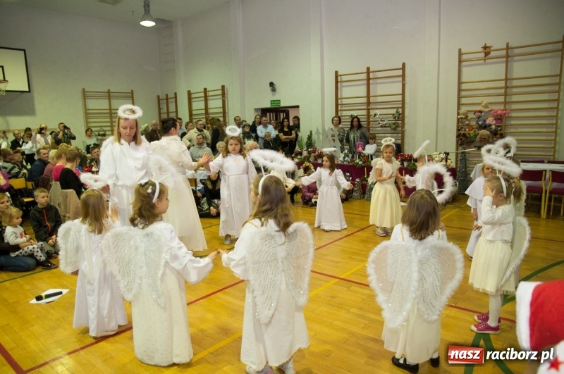 Zdjęcie w galerii na portalu naszraciborz.pl: Śpiewajmy i grajmy Dzieciątku – bożonarodzeniowy kiermasz w szkole w Sudole wiadomości z regionu