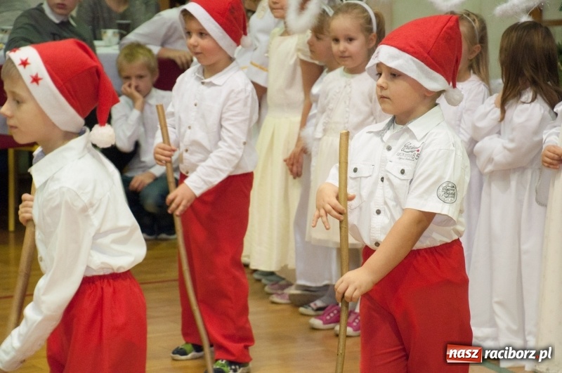 Zdjęcie w galerii na portalu naszraciborz.pl: Śpiewajmy i grajmy Dzieciątku – bożonarodzeniowy kiermasz w szkole w Sudole wiadomości z regionu