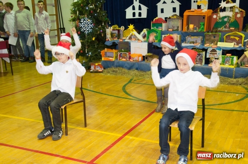 Zdjęcie w galerii na portalu naszraciborz.pl: Śpiewajmy i grajmy Dzieciątku – bożonarodzeniowy kiermasz w szkole w Sudole wiadomości z regionu