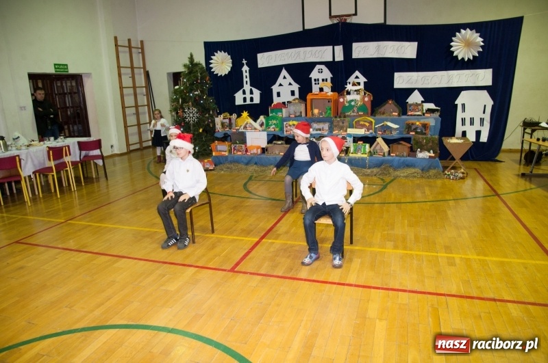 Zdjęcie w galerii na portalu naszraciborz.pl: Śpiewajmy i grajmy Dzieciątku – bożonarodzeniowy kiermasz w szkole w Sudole wiadomości z regionu