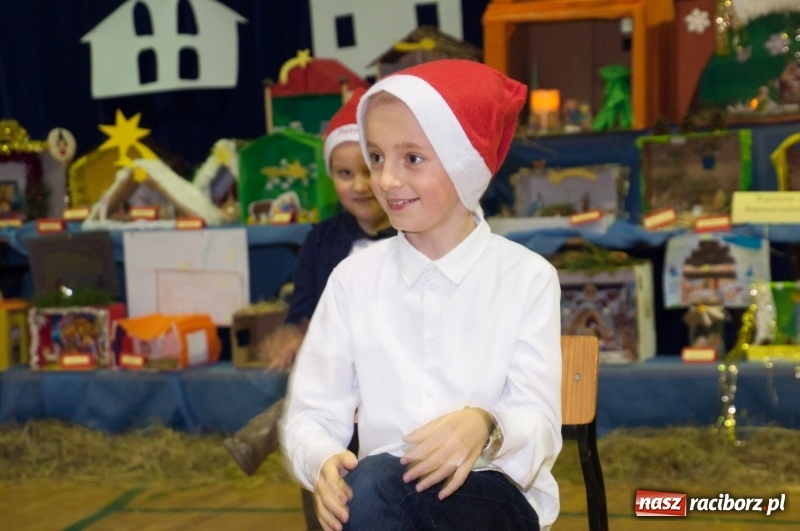 Zdjęcie w galerii na portalu naszraciborz.pl: Śpiewajmy i grajmy Dzieciątku – bożonarodzeniowy kiermasz w szkole w Sudole wiadomości z regionu