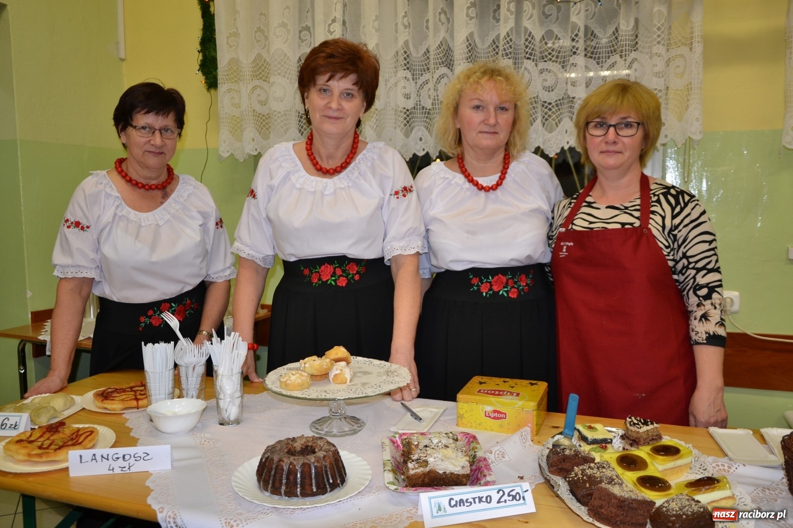 Zdjęcie w galerii na portalu naszraciborz.pl: Kiermasz przedświąteczny w Chałupkach wiadomości z regionu