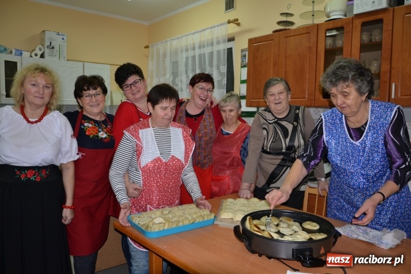 Zdjęcie w galerii na portalu naszraciborz.pl: Kiermasz przedświąteczny w Chałupkach wiadomości z regionu
