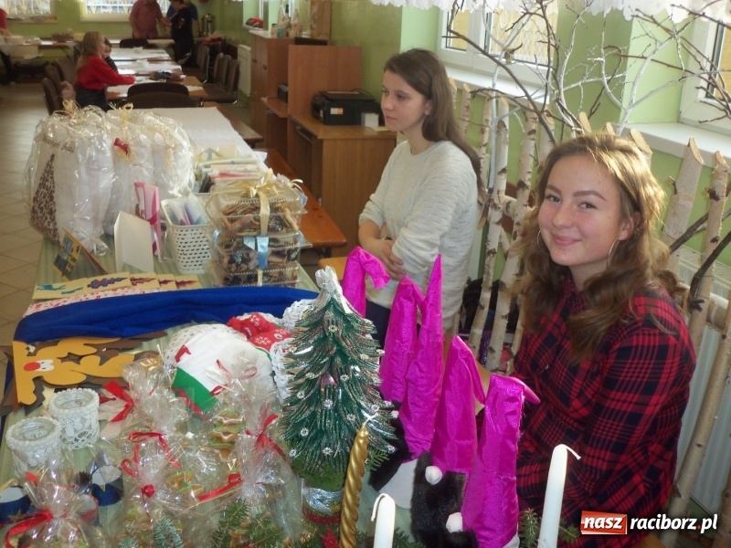 Zdjęcie w galerii na portalu naszraciborz.pl: Kiermasz przedświąteczny w Chałupkach wiadomości z regionu