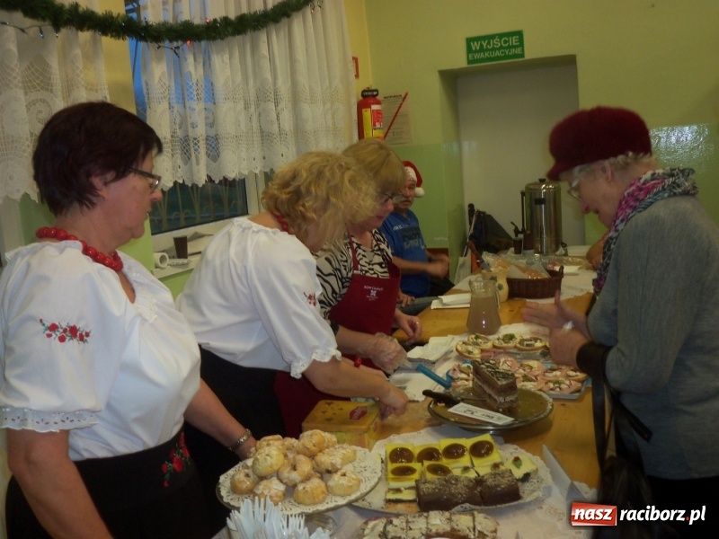 Zdjęcie w galerii na portalu naszraciborz.pl: Kiermasz przedświąteczny w Chałupkach wiadomości z regionu