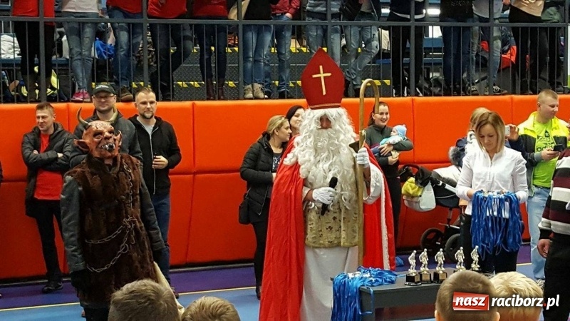 Zdjęcie w galerii na portalu naszraciborz.pl: Mikołajkowy turniej w Bohuminie wiadomości z regionu