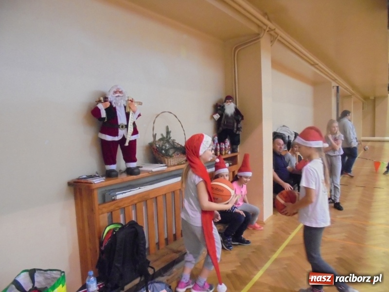 Zdjęcie w galerii na portalu naszraciborz.pl: Mikołaj u tenisistów TKKF Rafako wiadomości z regionu