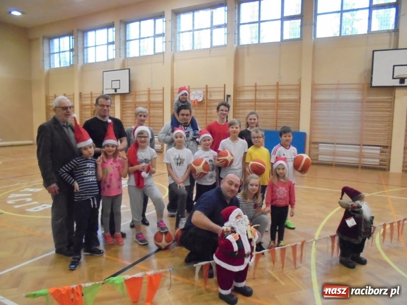 Zdjęcie w galerii na portalu naszraciborz.pl: Mikołaj u tenisistów TKKF Rafako wiadomości z regionu