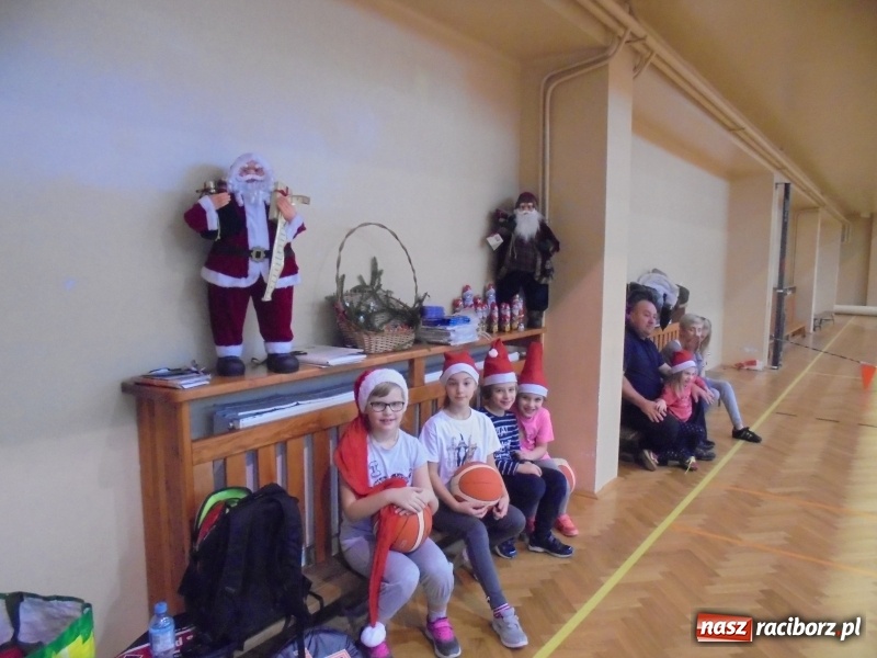 Zdjęcie w galerii na portalu naszraciborz.pl: Mikołaj u tenisistów TKKF Rafako wiadomości z regionu