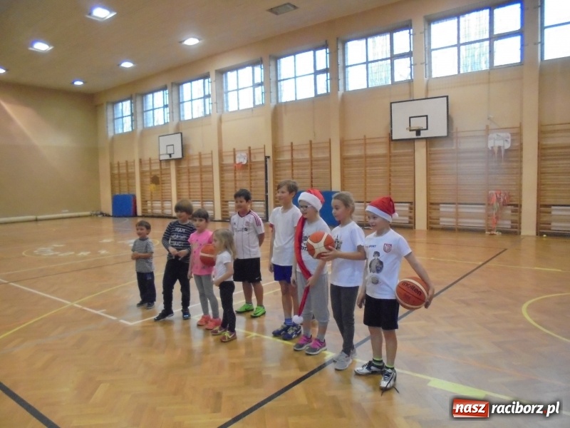 Zdjęcie w galerii na portalu naszraciborz.pl: Mikołaj u tenisistów TKKF Rafako wiadomości z regionu