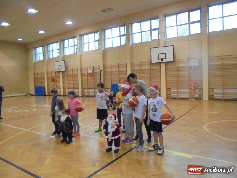 Zdjęcie w galerii na portalu naszraciborz.pl: Mikołaj u tenisistów TKKF Rafako wiadomości z regionu