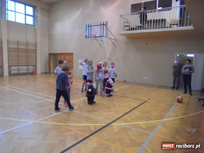 Zdjęcie w galerii na portalu naszraciborz.pl: Mikołaj u tenisistów TKKF Rafako wiadomości z regionu