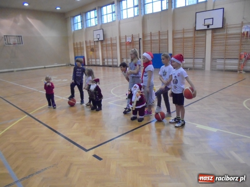 Zdjęcie w galerii na portalu naszraciborz.pl: Mikołaj u tenisistów TKKF Rafako wiadomości z regionu