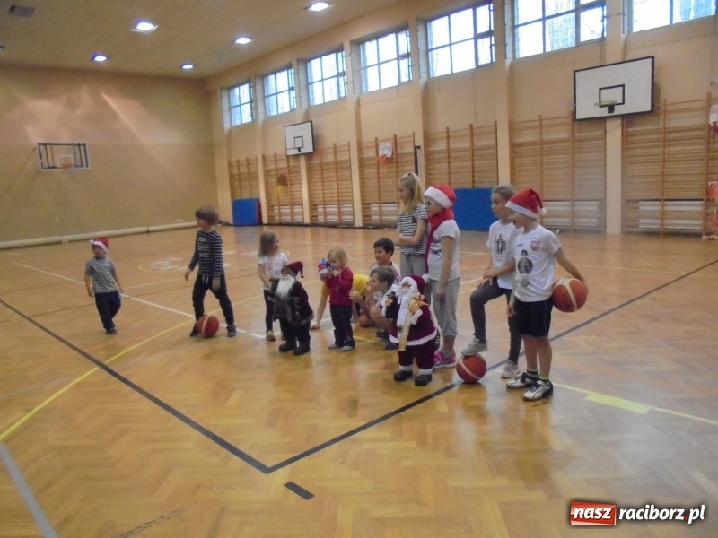 Zdjęcie w galerii na portalu naszraciborz.pl: Mikołaj u tenisistów TKKF Rafako wiadomości z regionu