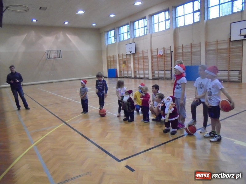 Zdjęcie w galerii na portalu naszraciborz.pl: Mikołaj u tenisistów TKKF Rafako wiadomości z regionu