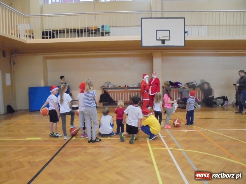 Zdjęcie w galerii na portalu naszraciborz.pl: Mikołaj u tenisistów TKKF Rafako wiadomości z regionu