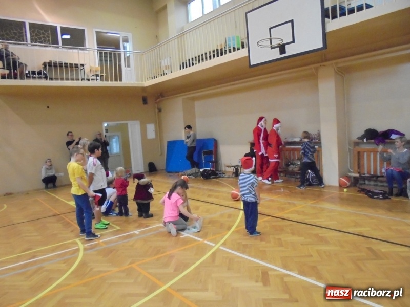 Zdjęcie w galerii na portalu naszraciborz.pl: Mikołaj u tenisistów TKKF Rafako wiadomości z regionu