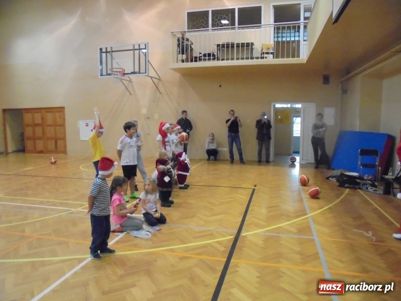 Zdjęcie w galerii na portalu naszraciborz.pl: Mikołaj u tenisistów TKKF Rafako wiadomości z regionu