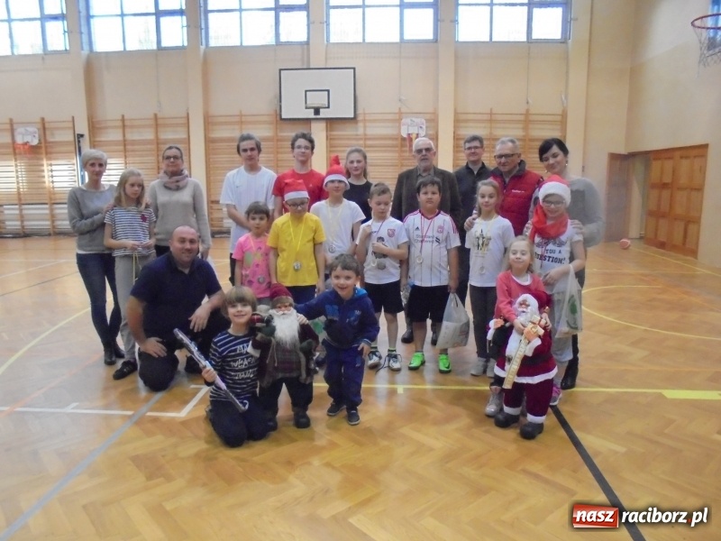 Zdjęcie w galerii na portalu naszraciborz.pl: Mikołaj u tenisistów TKKF Rafako wiadomości z regionu