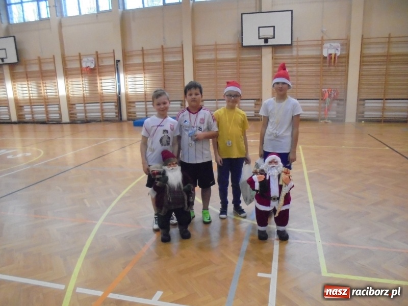 Zdjęcie w galerii na portalu naszraciborz.pl: Mikołaj u tenisistów TKKF Rafako wiadomości z regionu