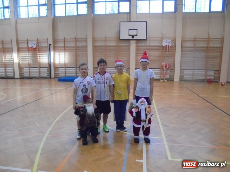 Zdjęcie w galerii na portalu naszraciborz.pl: Mikołaj u tenisistów TKKF Rafako wiadomości z regionu