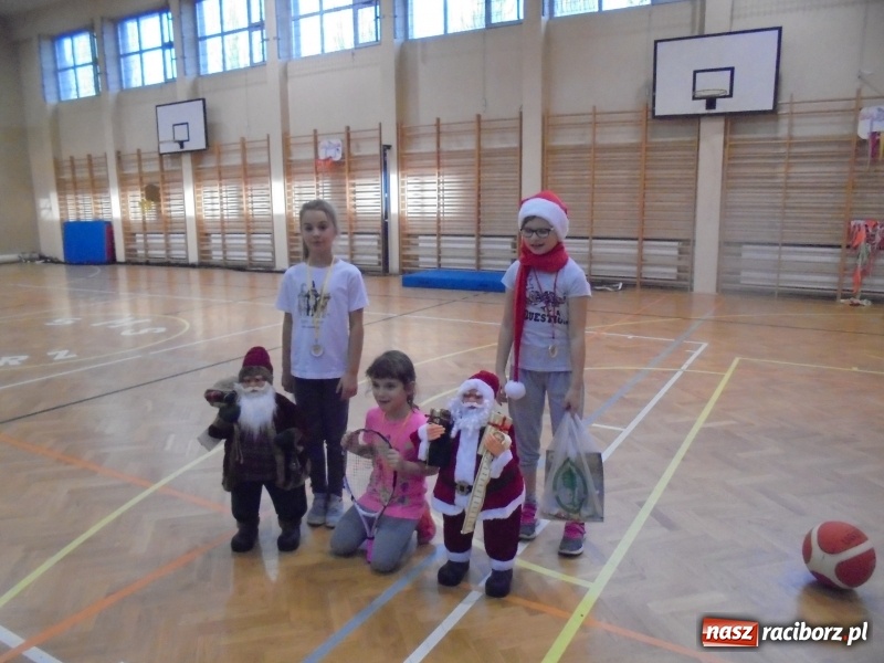 Zdjęcie w galerii na portalu naszraciborz.pl: Mikołaj u tenisistów TKKF Rafako wiadomości z regionu