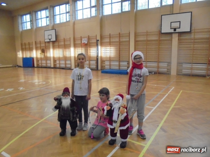 Zdjęcie w galerii na portalu naszraciborz.pl: Mikołaj u tenisistów TKKF Rafako wiadomości z regionu