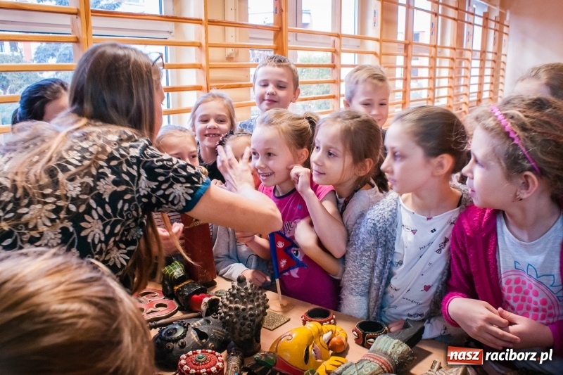 Zdjęcie w galerii na portalu naszraciborz.pl: Maciej Pastwa podziękował uczniom SP1 za pomoc w budowie szkoły w Nepalu wiadomości z regionu