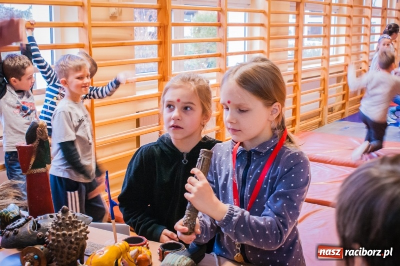 Zdjęcie w galerii na portalu naszraciborz.pl: Maciej Pastwa podziękował uczniom SP1 za pomoc w budowie szkoły w Nepalu wiadomości z regionu