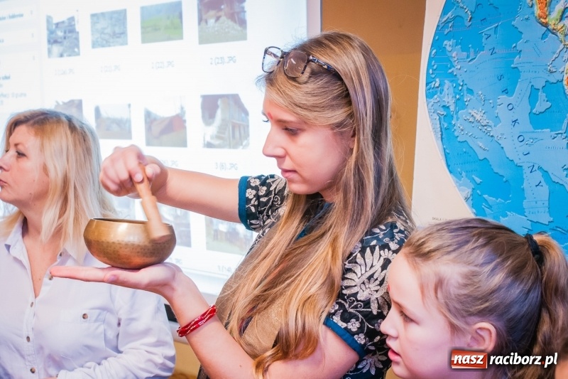 Zdjęcie w galerii na portalu naszraciborz.pl: Maciej Pastwa podziękował uczniom SP1 za pomoc w budowie szkoły w Nepalu wiadomości z regionu