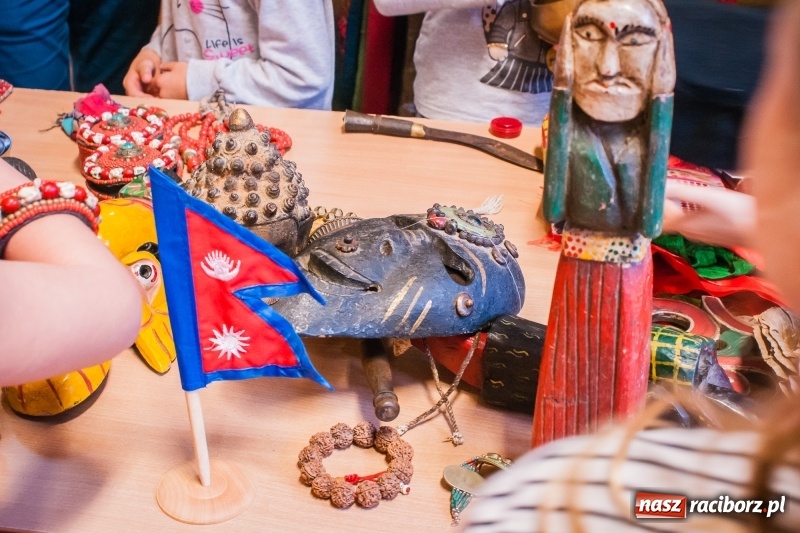 Zdjęcie w galerii na portalu naszraciborz.pl: Maciej Pastwa podziękował uczniom SP1 za pomoc w budowie szkoły w Nepalu wiadomości z regionu