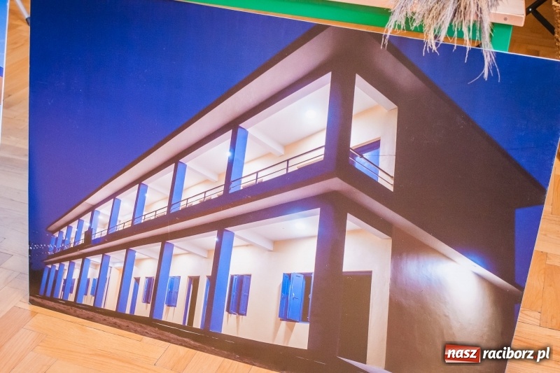 Zdjęcie w galerii na portalu naszraciborz.pl: Maciej Pastwa podziękował uczniom SP1 za pomoc w budowie szkoły w Nepalu wiadomości z regionu