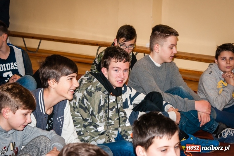 Zdjęcie w galerii na portalu naszraciborz.pl: Maciej Pastwa podziękował uczniom SP1 za pomoc w budowie szkoły w Nepalu wiadomości z regionu