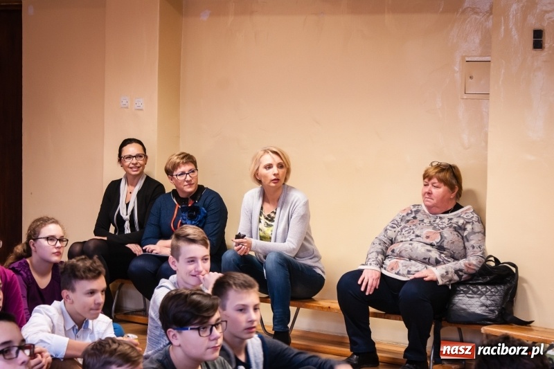 Zdjęcie w galerii na portalu naszraciborz.pl: Maciej Pastwa podziękował uczniom SP1 za pomoc w budowie szkoły w Nepalu wiadomości z regionu