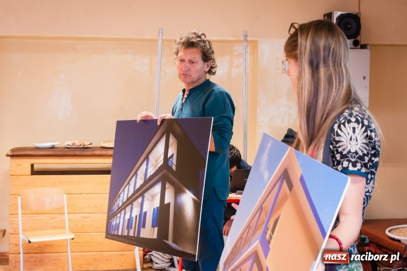 Zdjęcie w galerii na portalu naszraciborz.pl: Maciej Pastwa podziękował uczniom SP1 za pomoc w budowie szkoły w Nepalu wiadomości z regionu