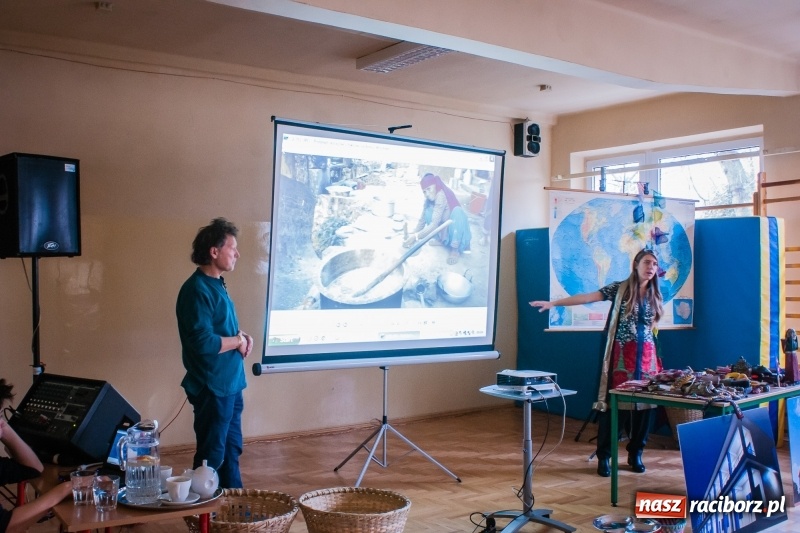 Zdjęcie w galerii na portalu naszraciborz.pl: Maciej Pastwa podziękował uczniom SP1 za pomoc w budowie szkoły w Nepalu wiadomości z regionu