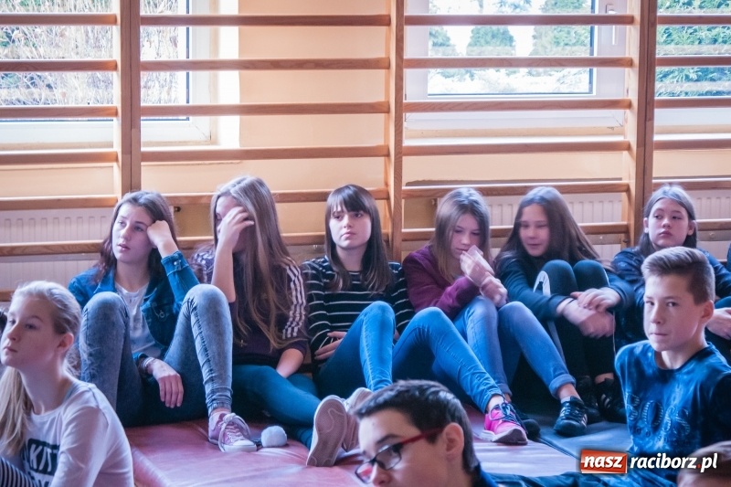 Zdjęcie w galerii na portalu naszraciborz.pl: Maciej Pastwa podziękował uczniom SP1 za pomoc w budowie szkoły w Nepalu wiadomości z regionu